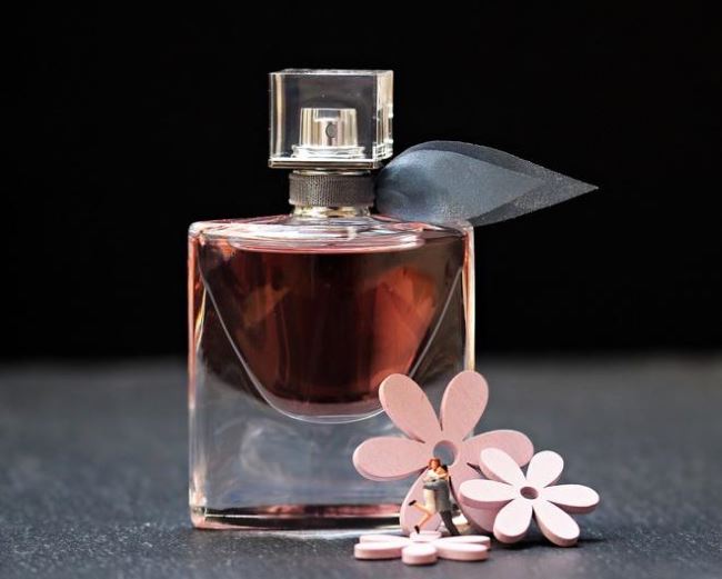Drogerie internetowe – czy to bezpieczne? Kupujemy perfumy w sieci