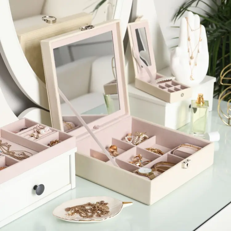 Jak przechowywać biżuterię w eleganckiej szkatułce
