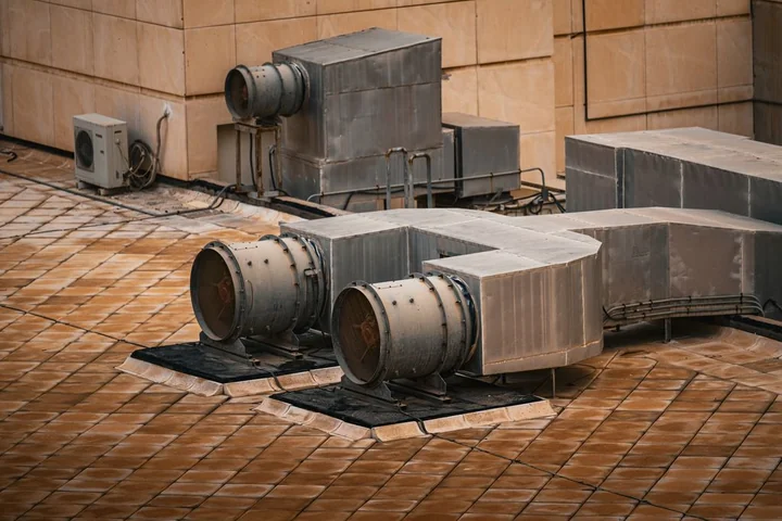 Nawiewniki dalekiego zasięgu – kiedy warto stosować je w instalacjach HVAC?