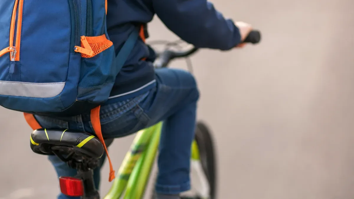 Rajd rowerowy i policyjne kaski. Ważne rozmowy w Halinowie