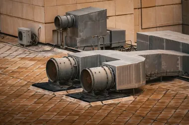 Nawiewniki dalekiego zasięgu – kiedy warto stosować je w instalacjach HVAC?