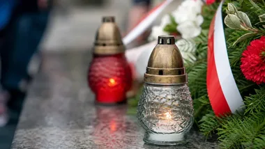 Hymn, modlitwa i znicze na cmentarzu. Uroczystość w Mińsku Mazowieckim