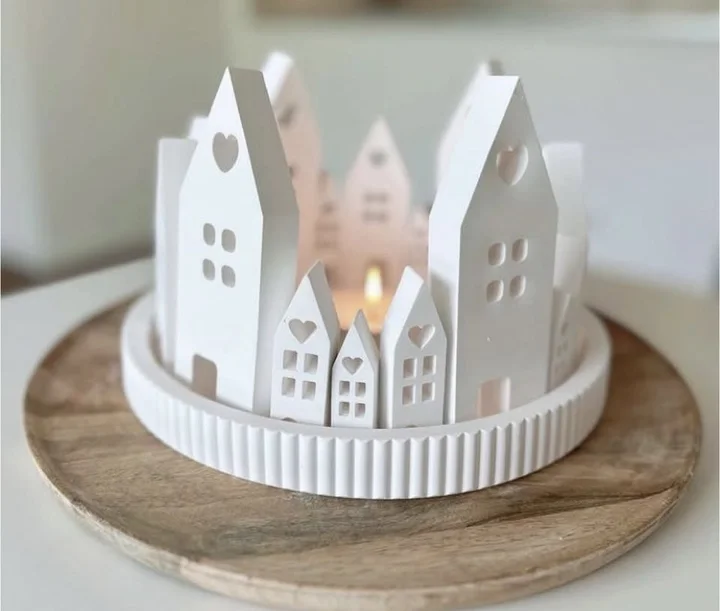 Grafika promocyjna wydarzenia Świąteczny Domek – świecznik z gliny: warsztat lepienia domku na tealight