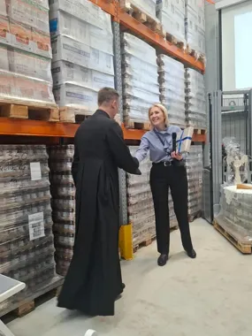 Nowy magazyn Caritas w Dębem Wielkim ma przyspieszyć pomoc żywnościową