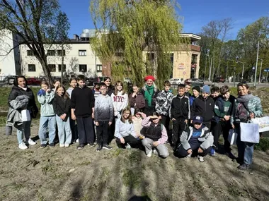 Nad Srebrną zebrano kilkanaście worków śmieci. Młodzież zrobiła różnicę