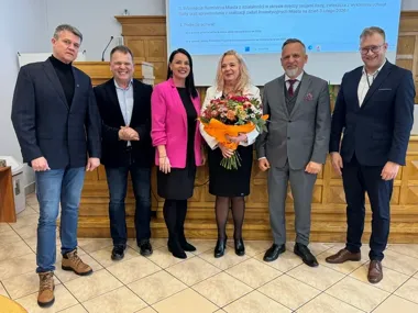 Szkoła Podstawowa nr 5 żegna dyrektorę – lata inwestycji, projektów i ogólnopolskie wyróżnienie