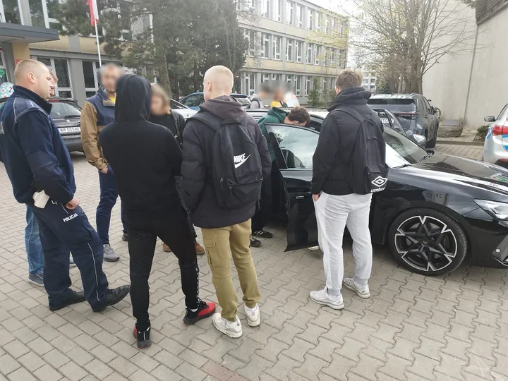 Radiowóz z wideorejestratorem zrobił wrażenie na uczniach w Mińsku Mazowieckim