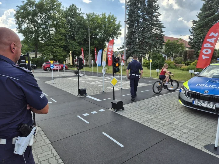 Wakacyjny piknik i turniej w Antoninie z policyjną lekcją bezpieczeństwa