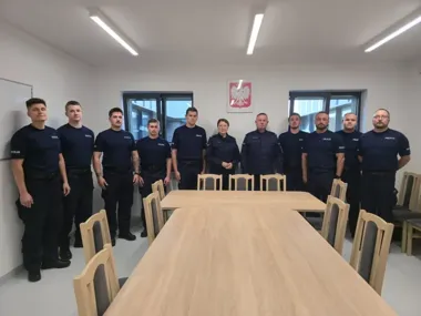 Dziewięciu nowych policjantów w mińskiej komendzie. Teraz czeka ich szkolenie