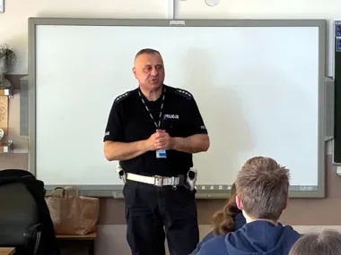 Dzieci w Janowie usłyszały, co na drodze i w sieci grozi najbardziej